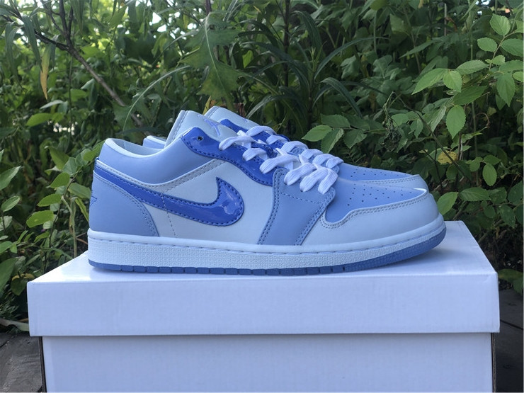 Jordan 1 Low SE Mighty Swooshers DM5442-040