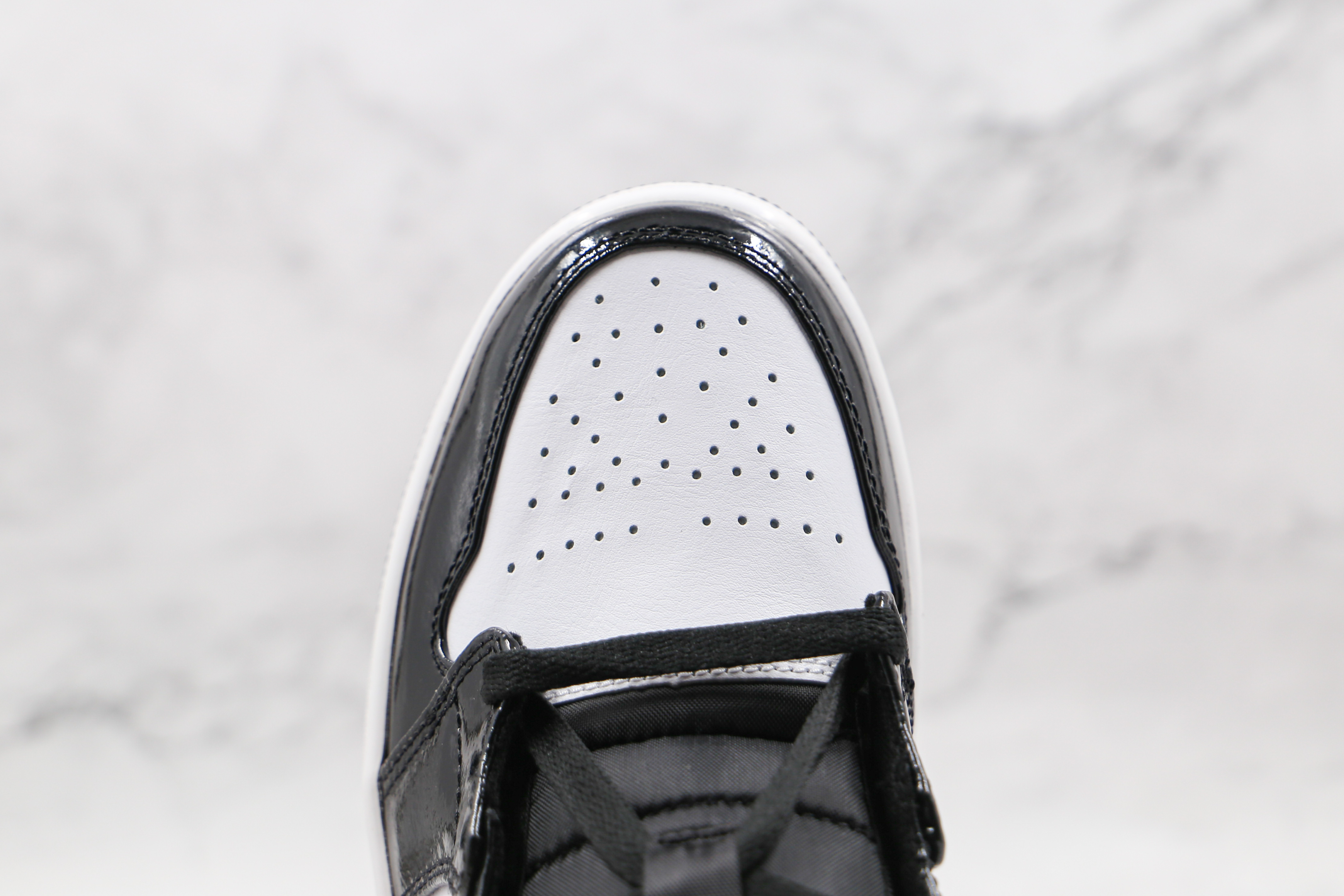 Jordan 1 Mid Carbon Fiber  DD1649-001