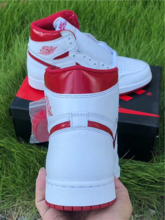 Jordan 1 Retro Metallic Red 2017  555088-103