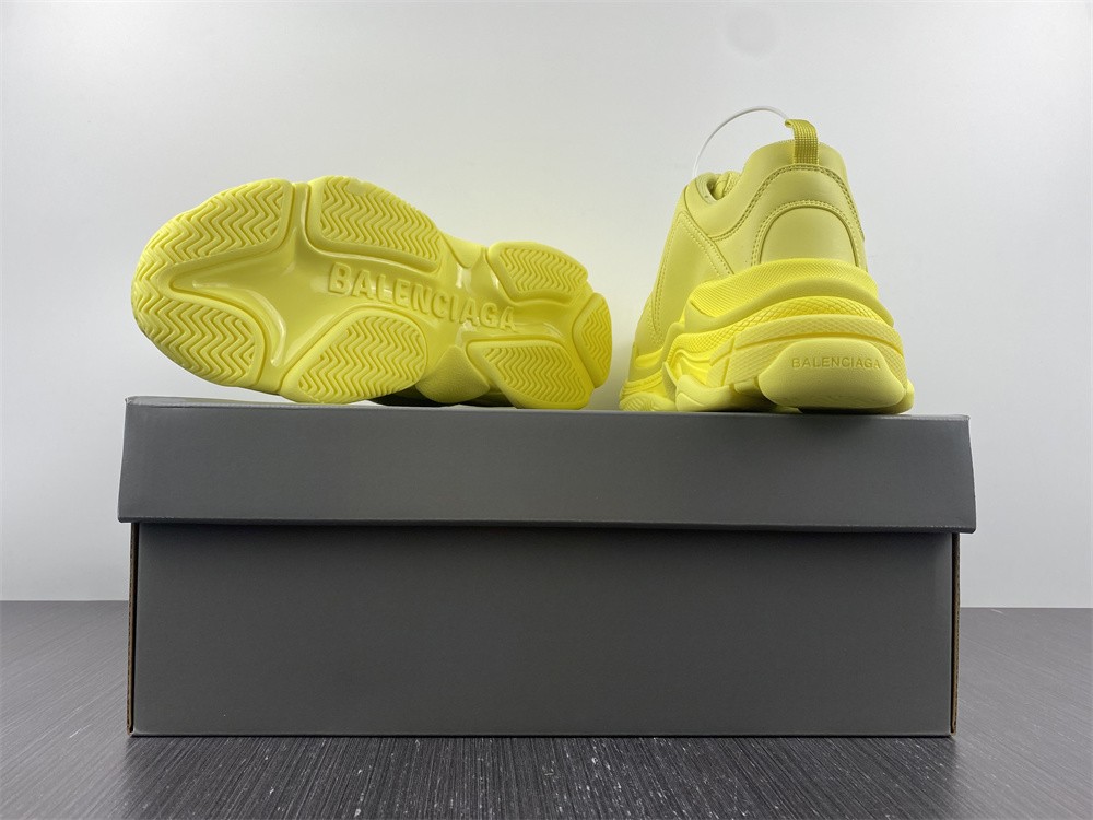 Ba1enc1aga Triple S Sneaker 2022062402
