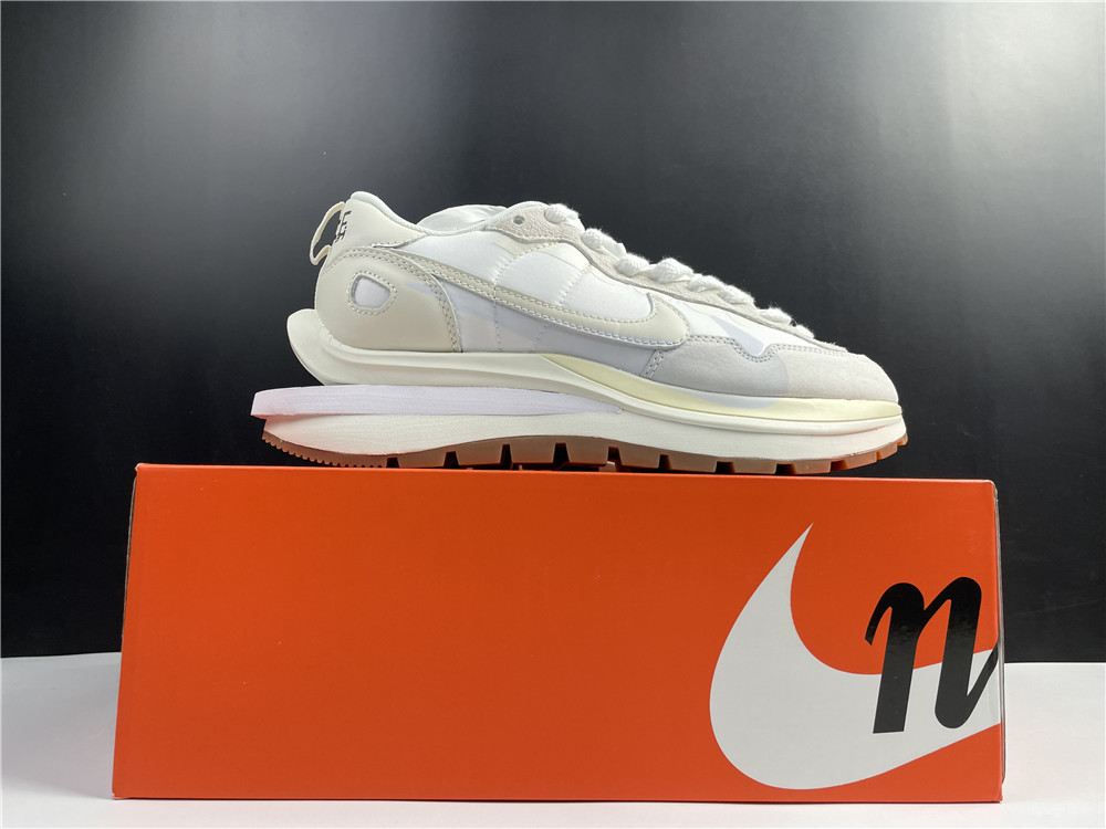 Nike Vaporwaffle sacai Sail Gum  DD1875-100