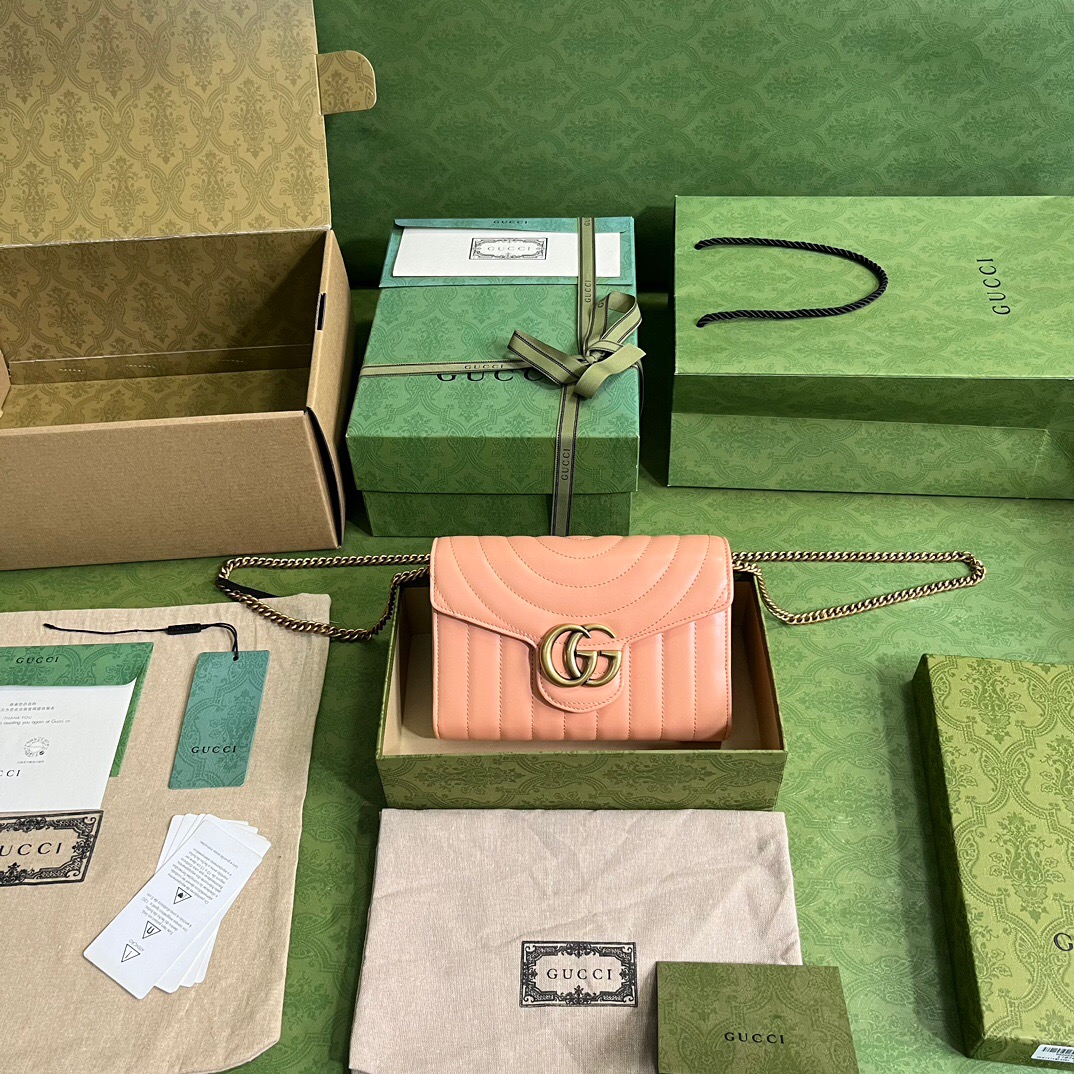 Gvcci GG Marmont matelassé mini bag 20x13x6CM