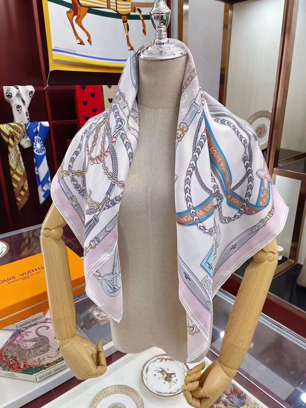 1v scarf 2023051703