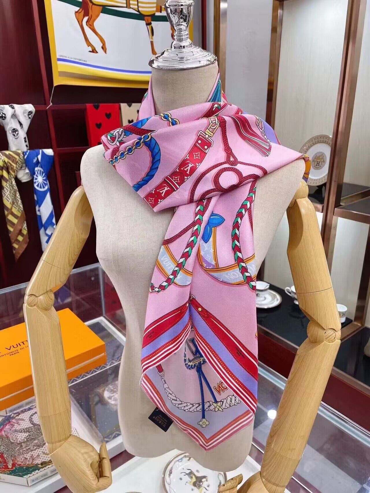 1v scarf 2023051704