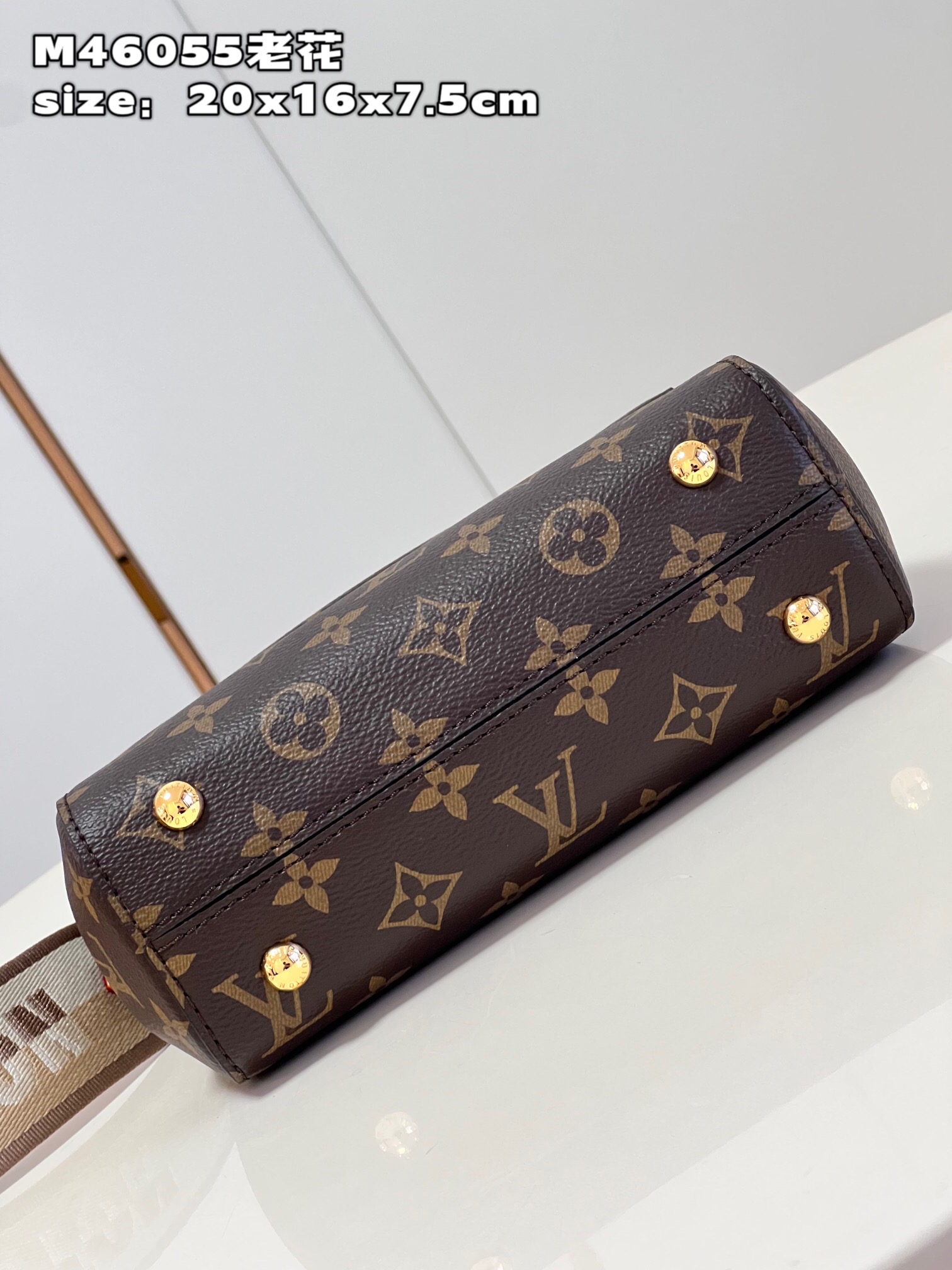 1V Cluny Mini Monogram M46055 20x16x7.5 CM