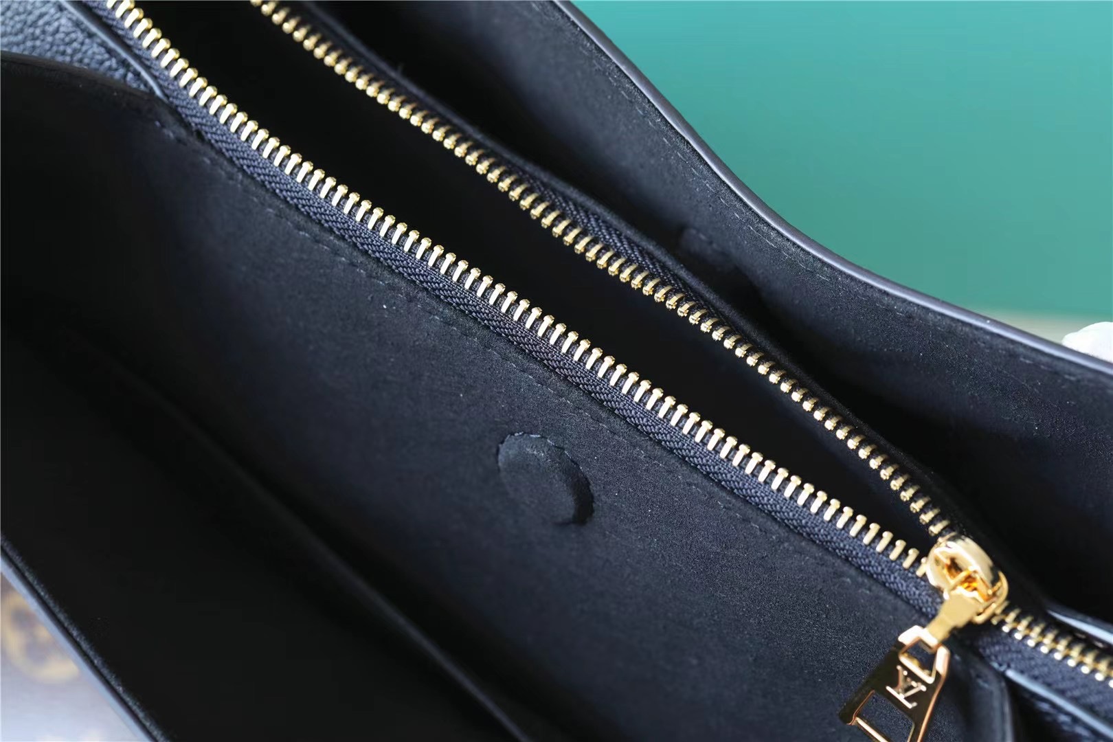 1V M46508 Opéra MM 36x22x18cm