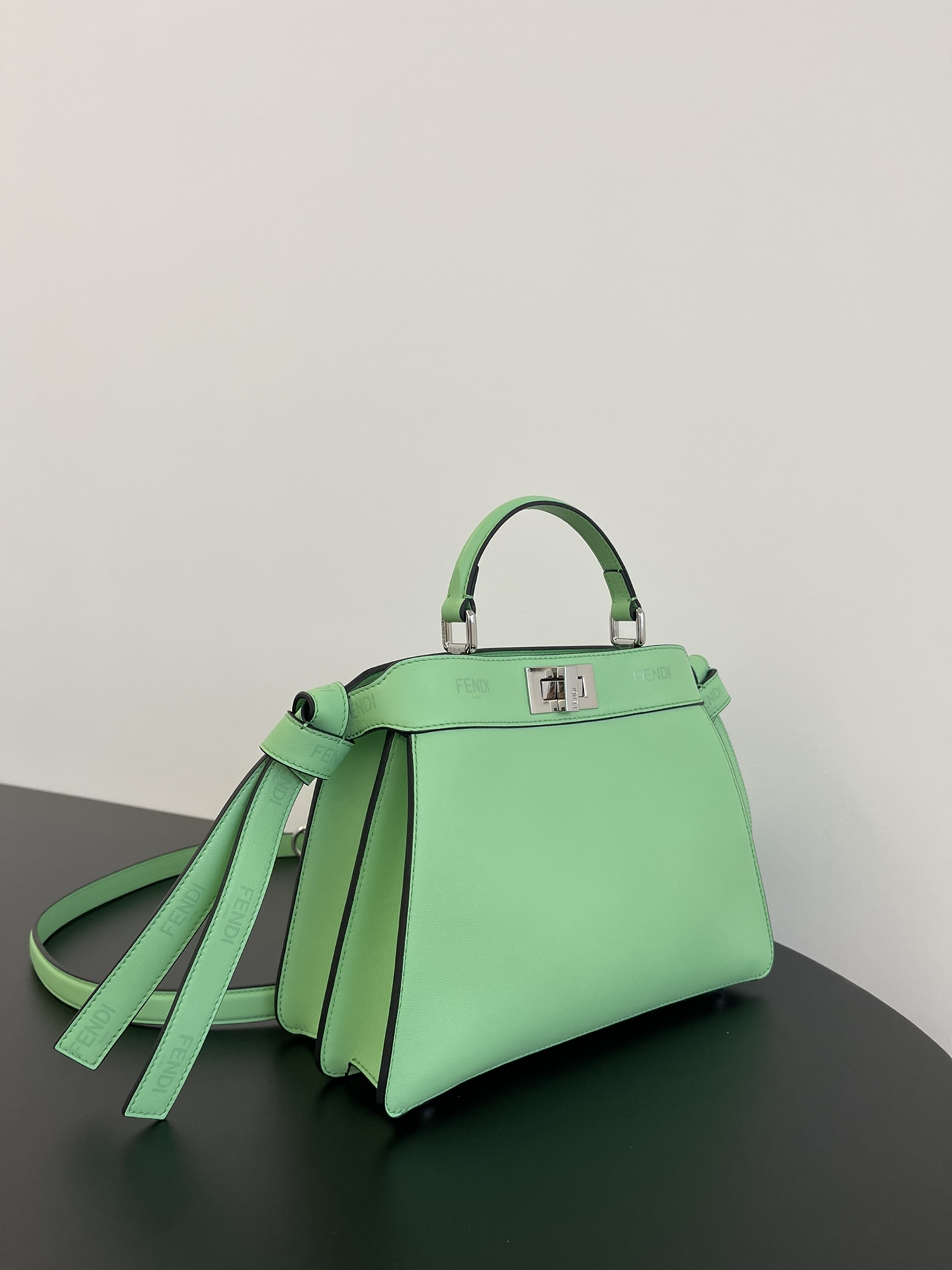 Fend1 Peekaboo bag 27*11*21cm 2023061502
