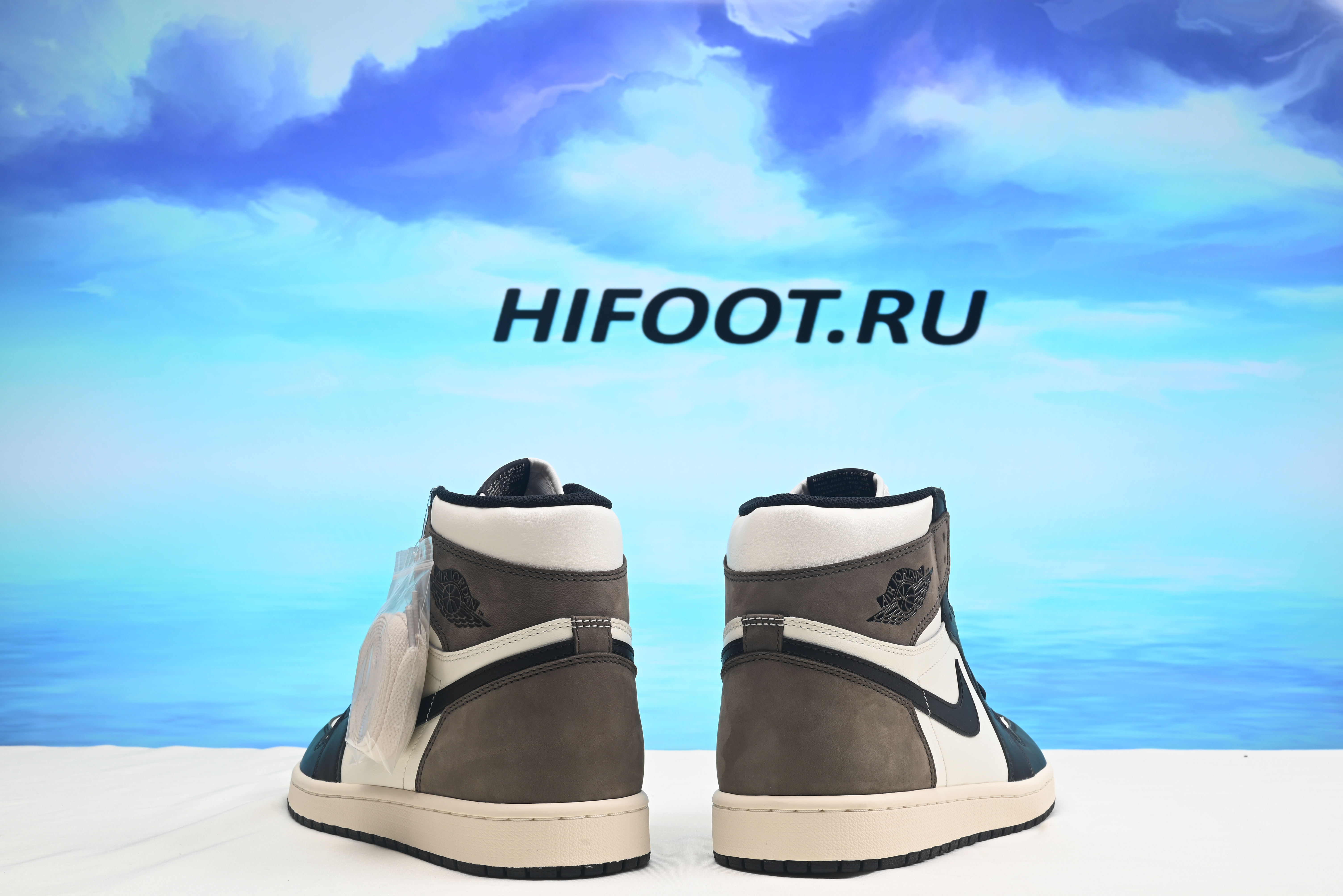 Air Jordan 1 Retro High Dark Mocha 555088-105