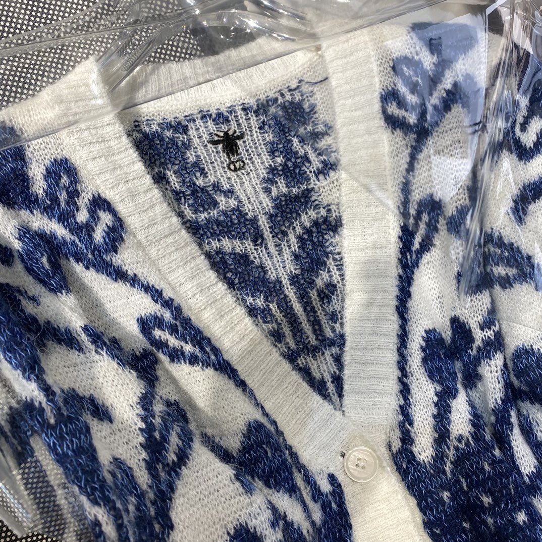 D*or sweater 2023091901