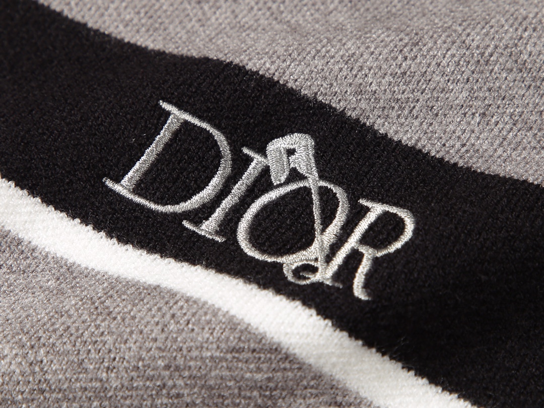 D*or sweater 2023101011