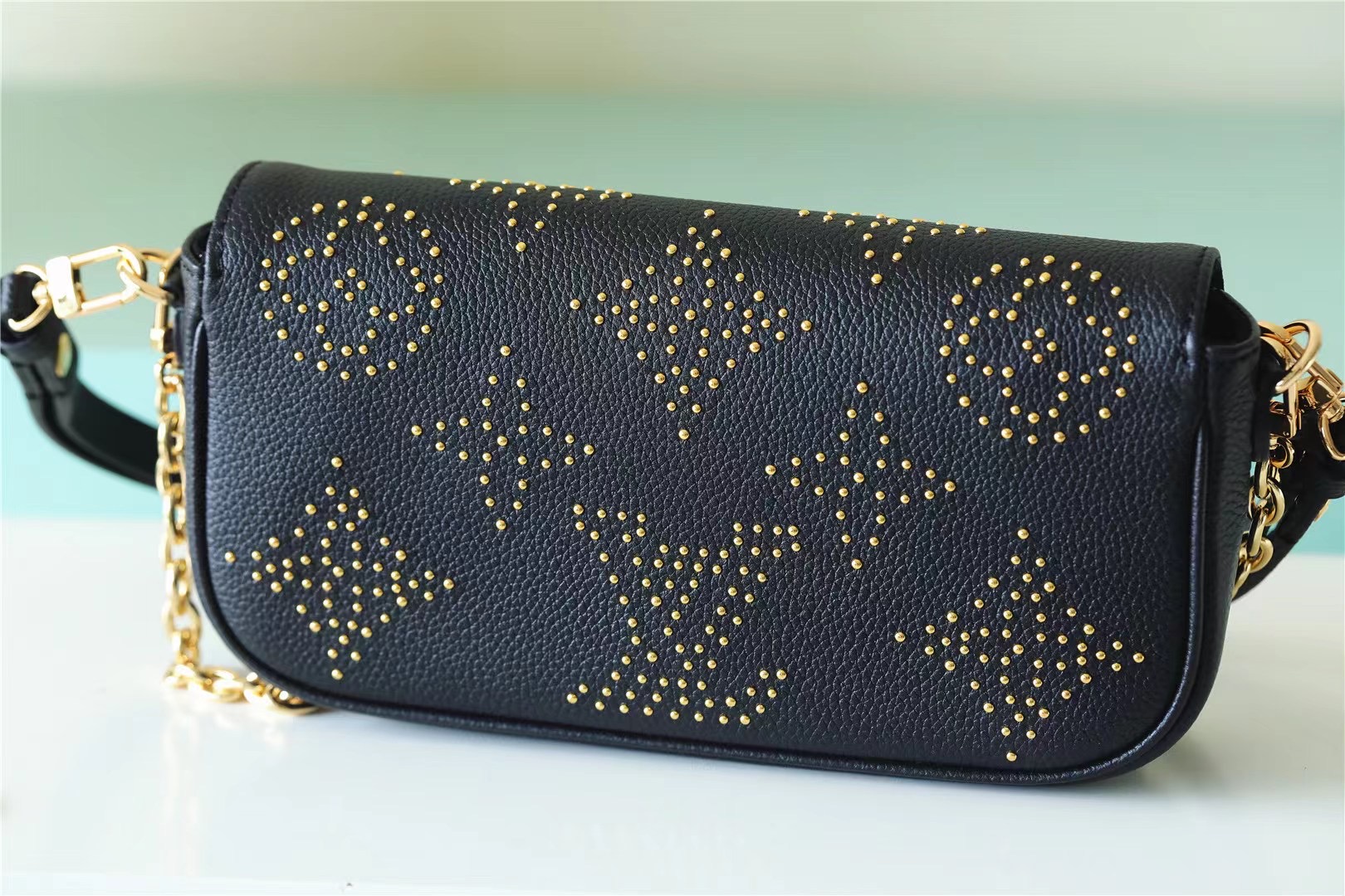 LV Wallet On Chain lvy black 23.5*12*4.3CM 2023110908