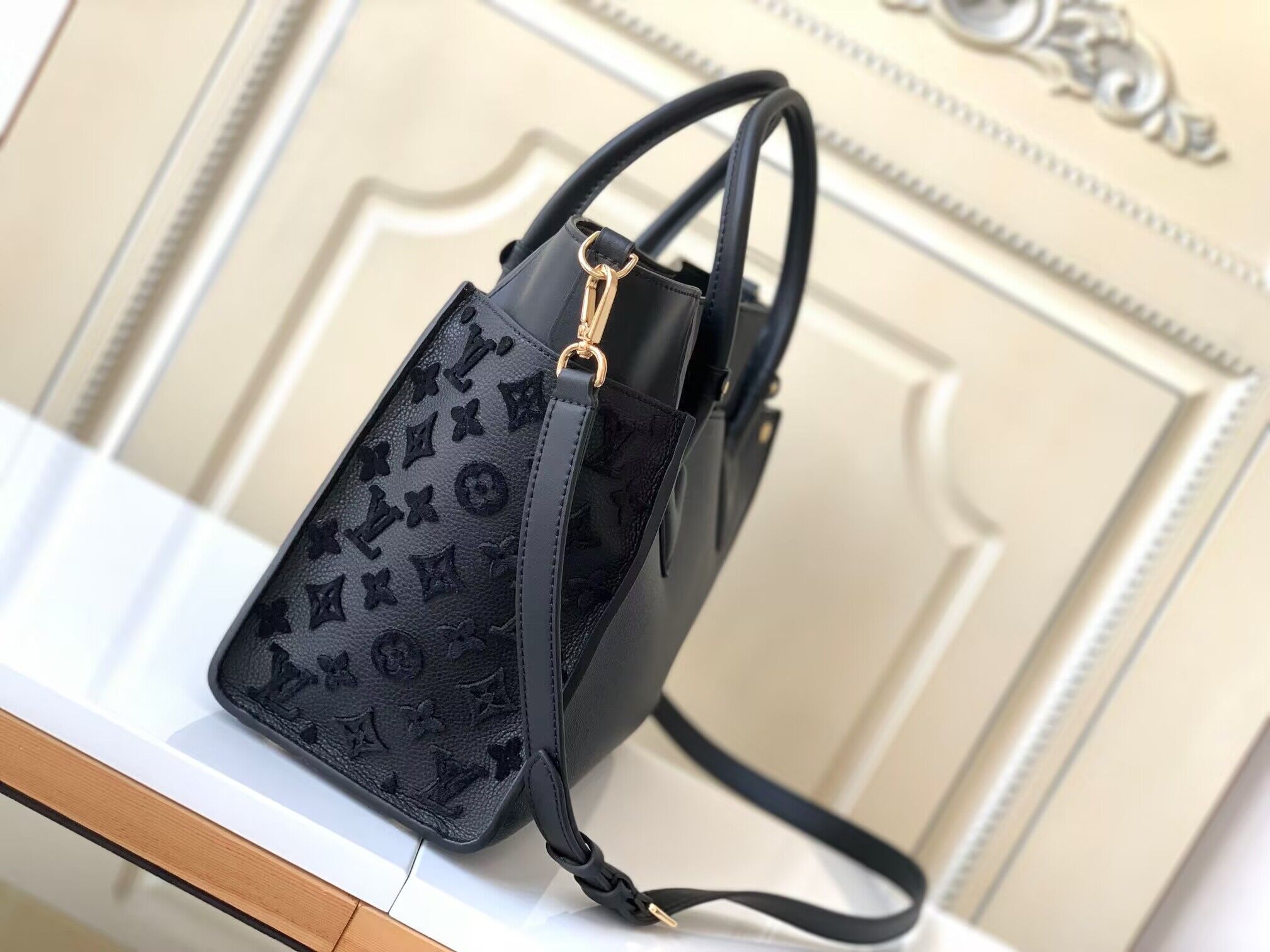 lv l**is V*t*n on my side mm 30.5 x 24.5 x 14 cm