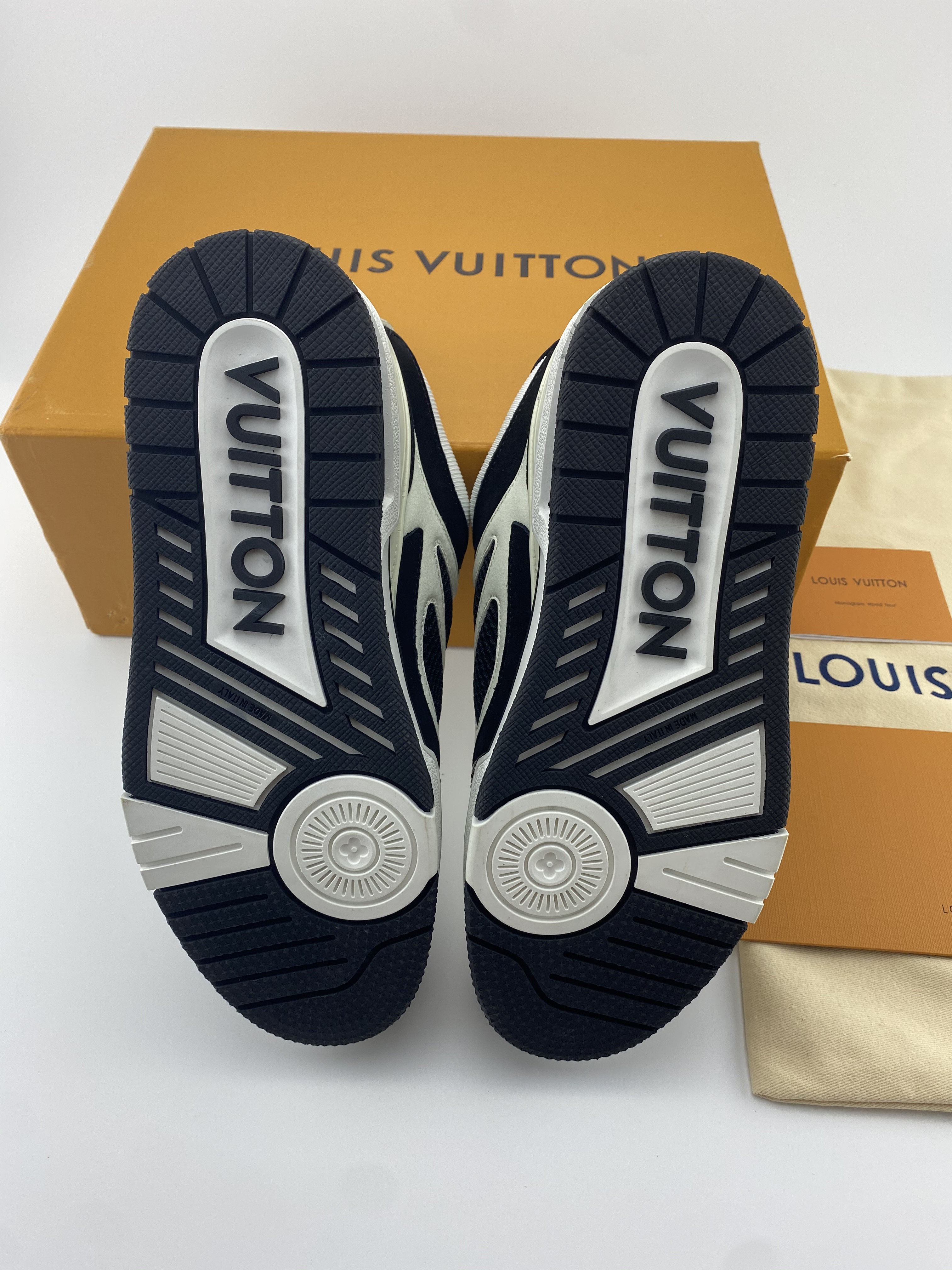 LV sneaker 2023113001
