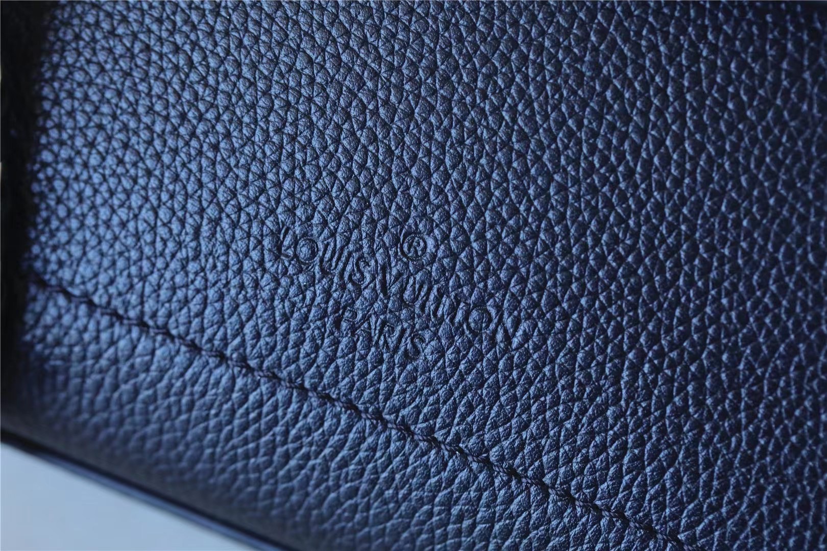 LV LOCKME EVER 23*17*10CM 2023113003