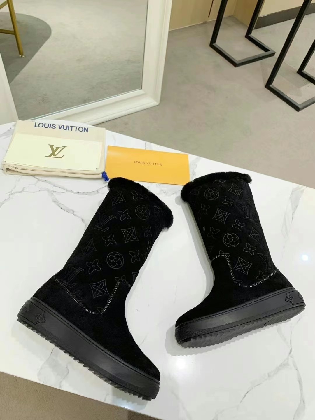 LV boots 2023120201