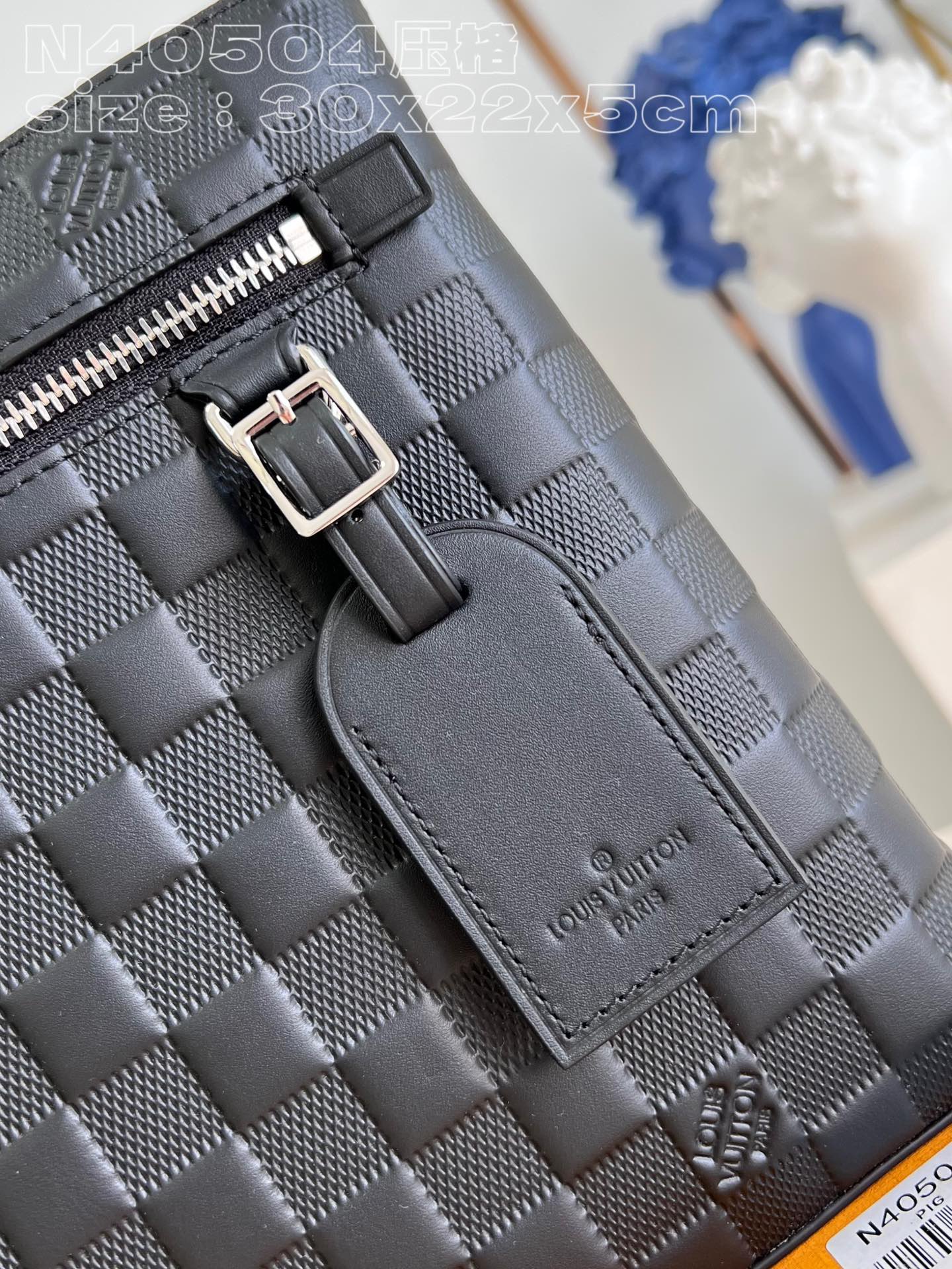 LV Takeoff Pouch N40504 30x22x5CM 2023120407