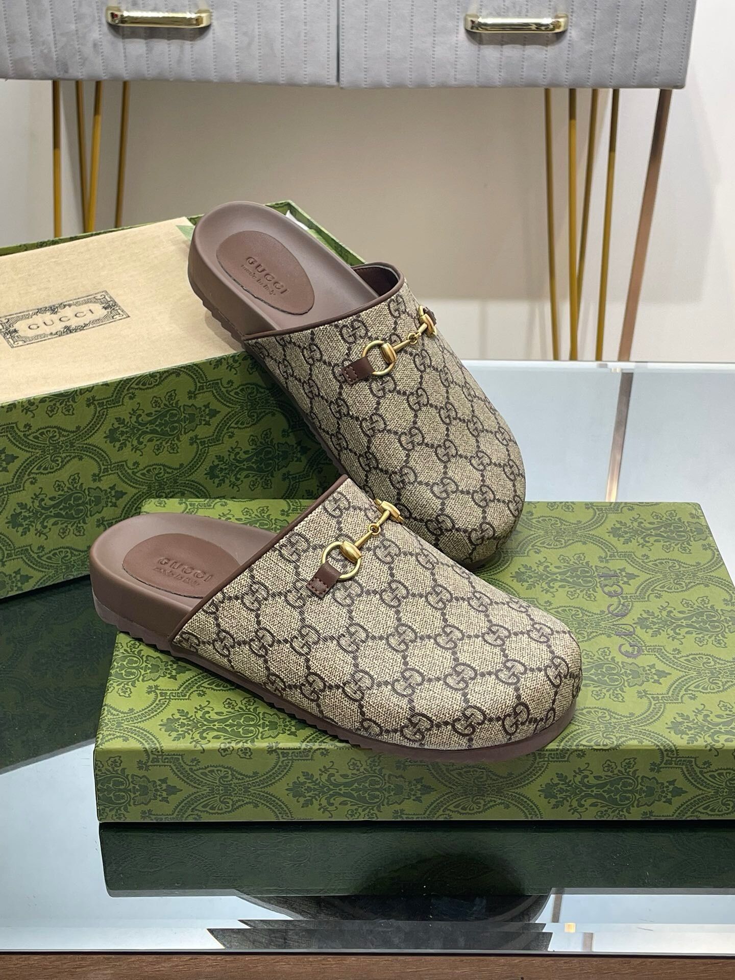G*u*i sandals 20240102
