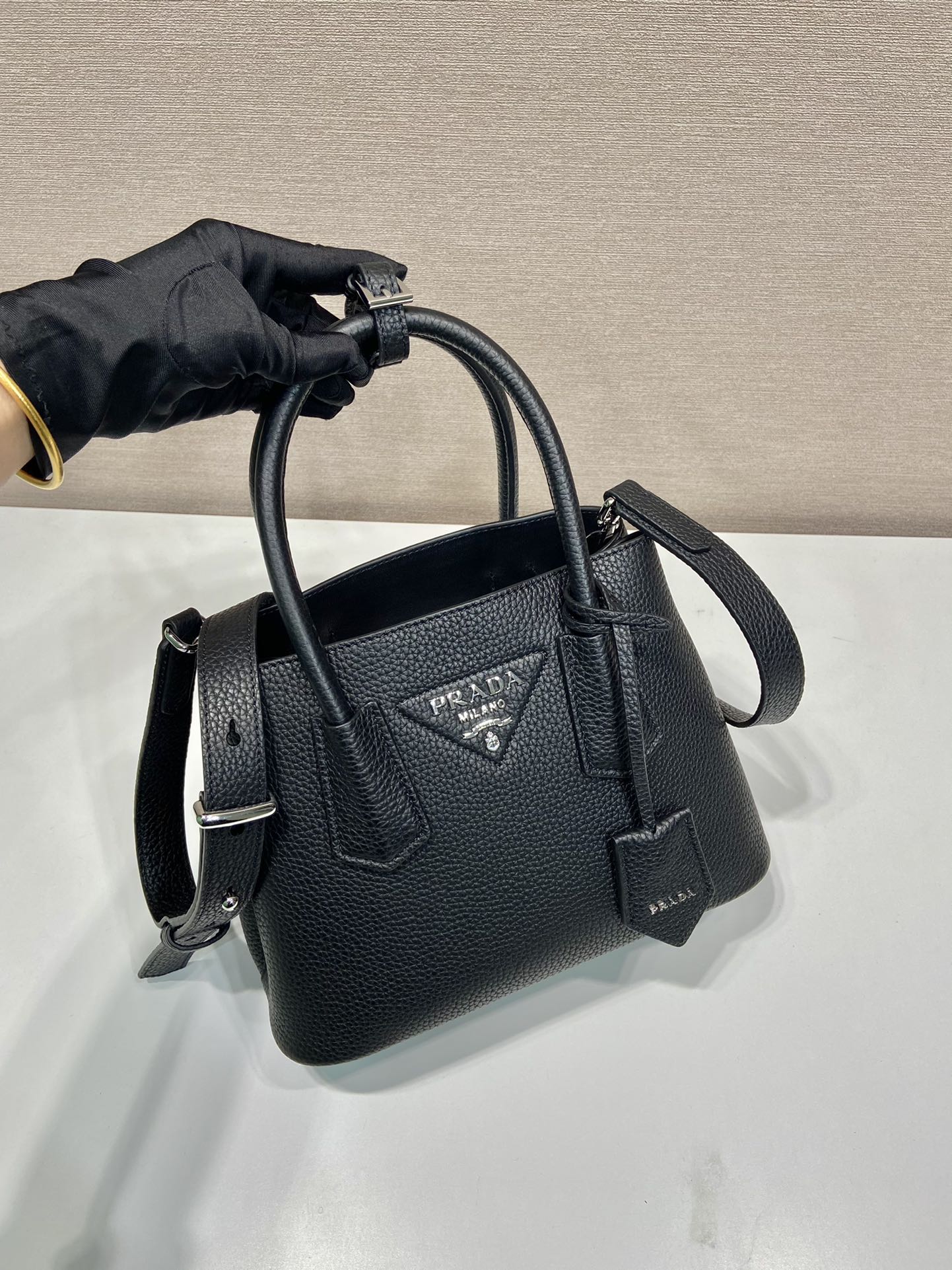 Pra*a crossbody bag 25*18.5*12.5cm 2024030601