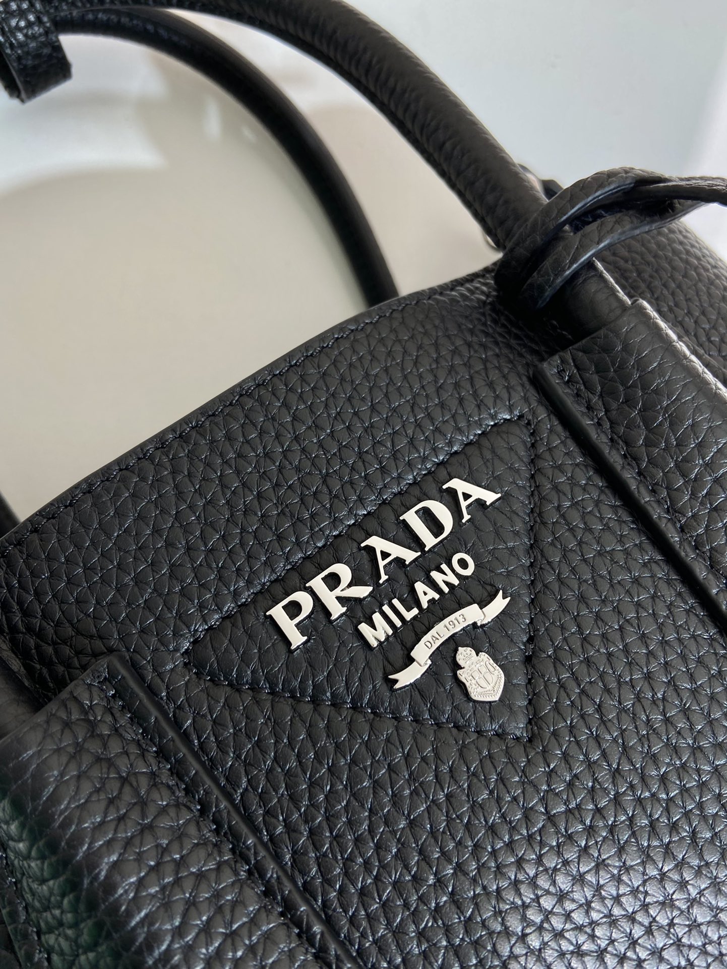 Pra*a crossbody bag 25*18.5*12.5cm 2024030601