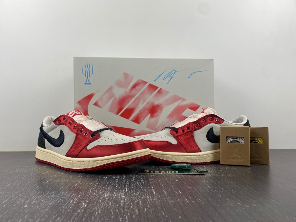 Air Jordan 1 Retro Low OG Trophy Room Away FN0432-100
