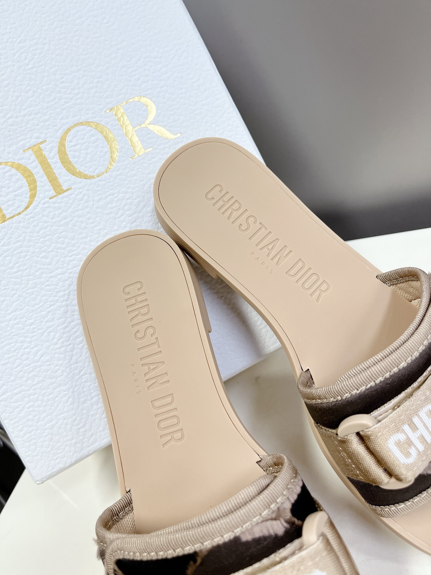 D*or sandals 2024042201