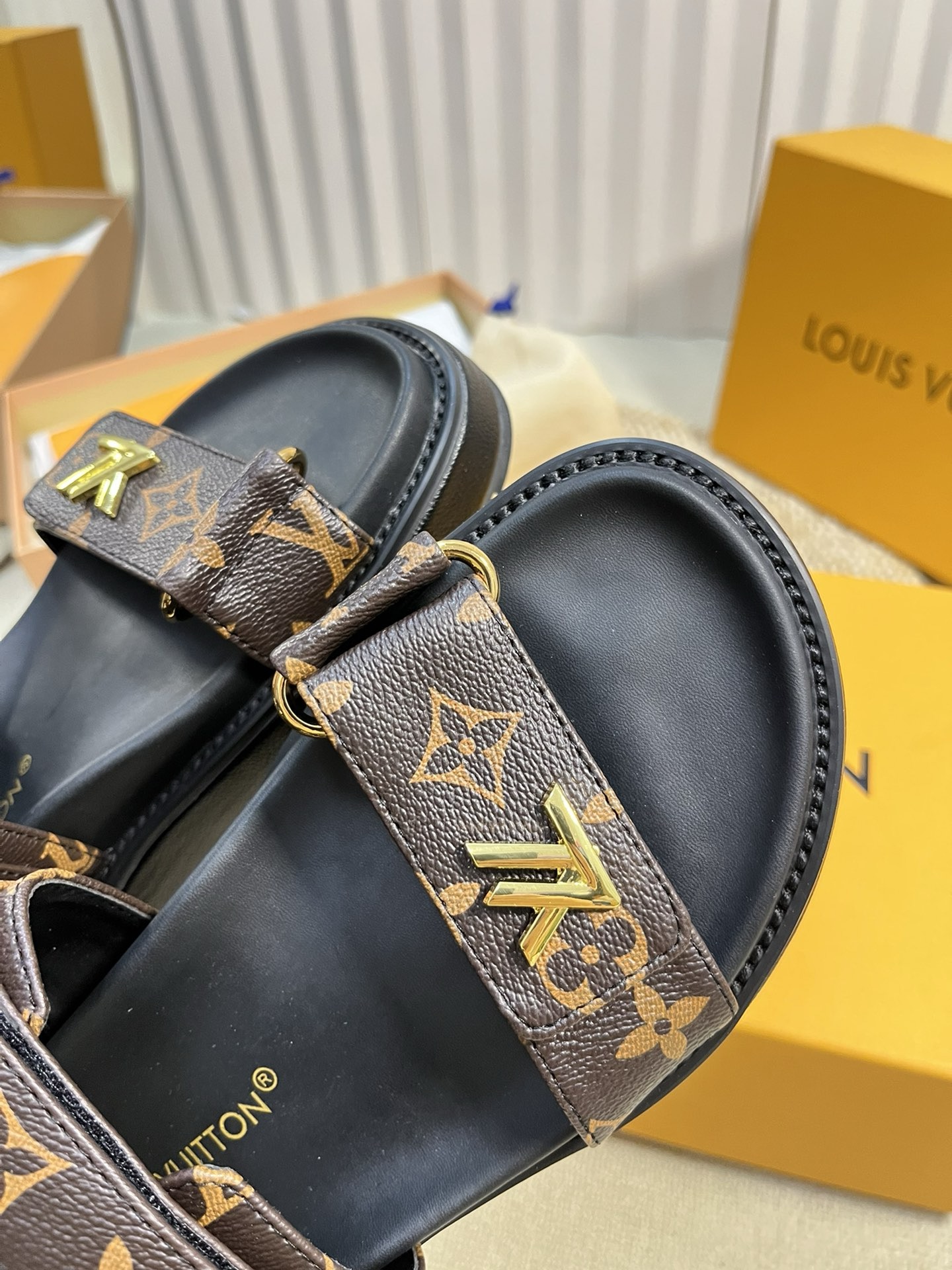 LV sandals 2024062201