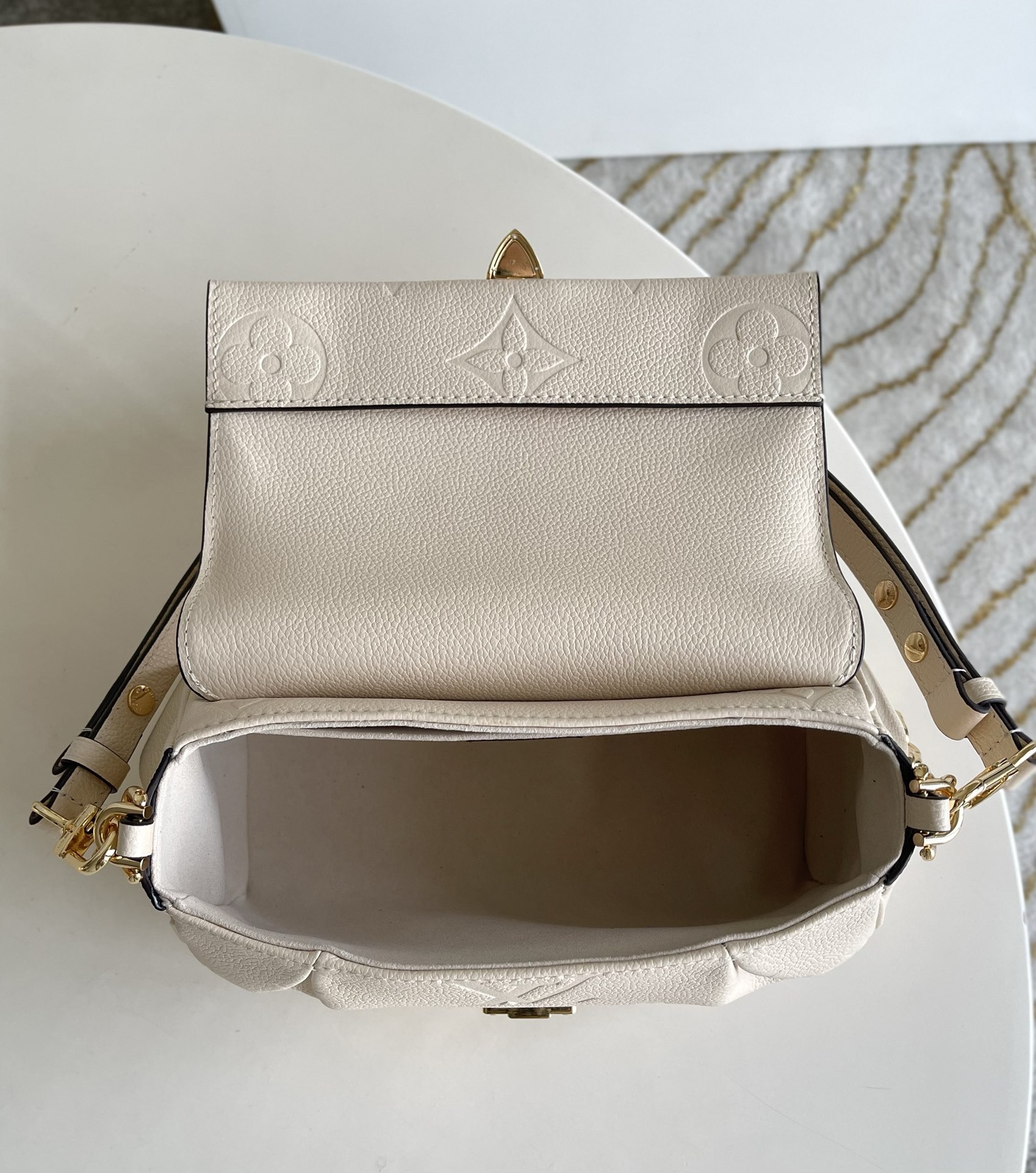 LV favorite M45813 24*14*9CM