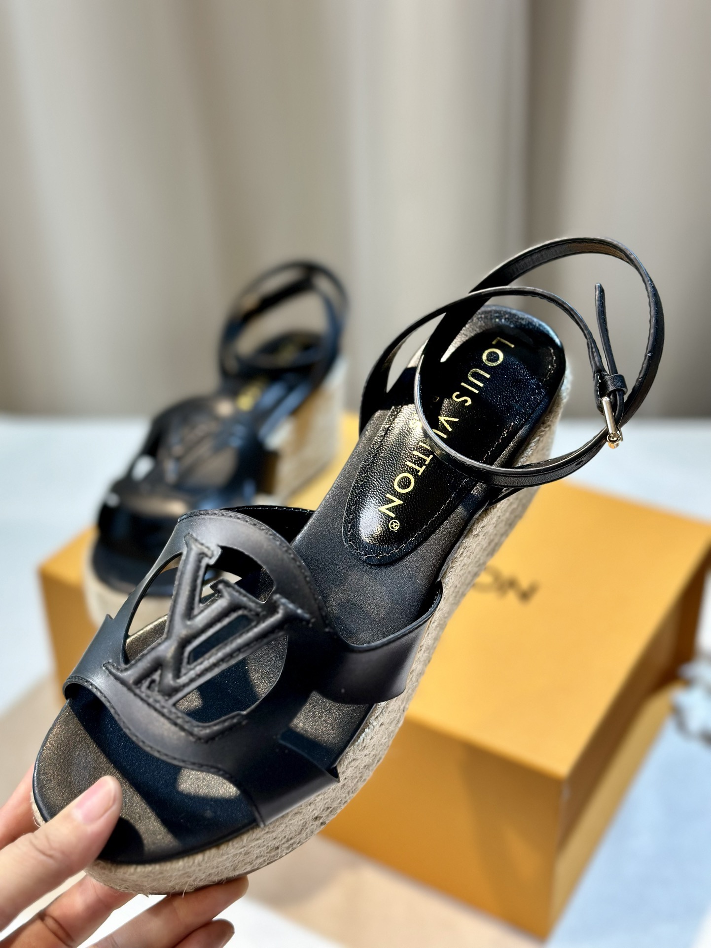 LV Isola Wedge Sandle 6.5CM