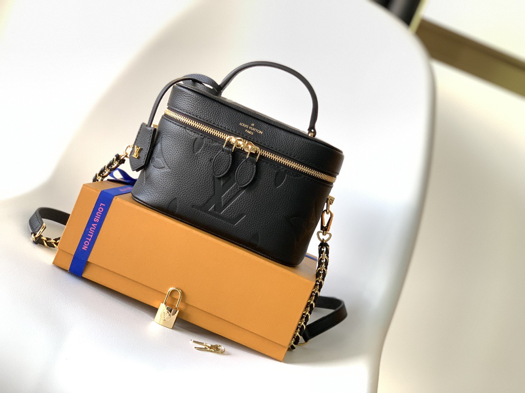 lv l**is V*t*n vanity bag pm black leather 19*13*11cm