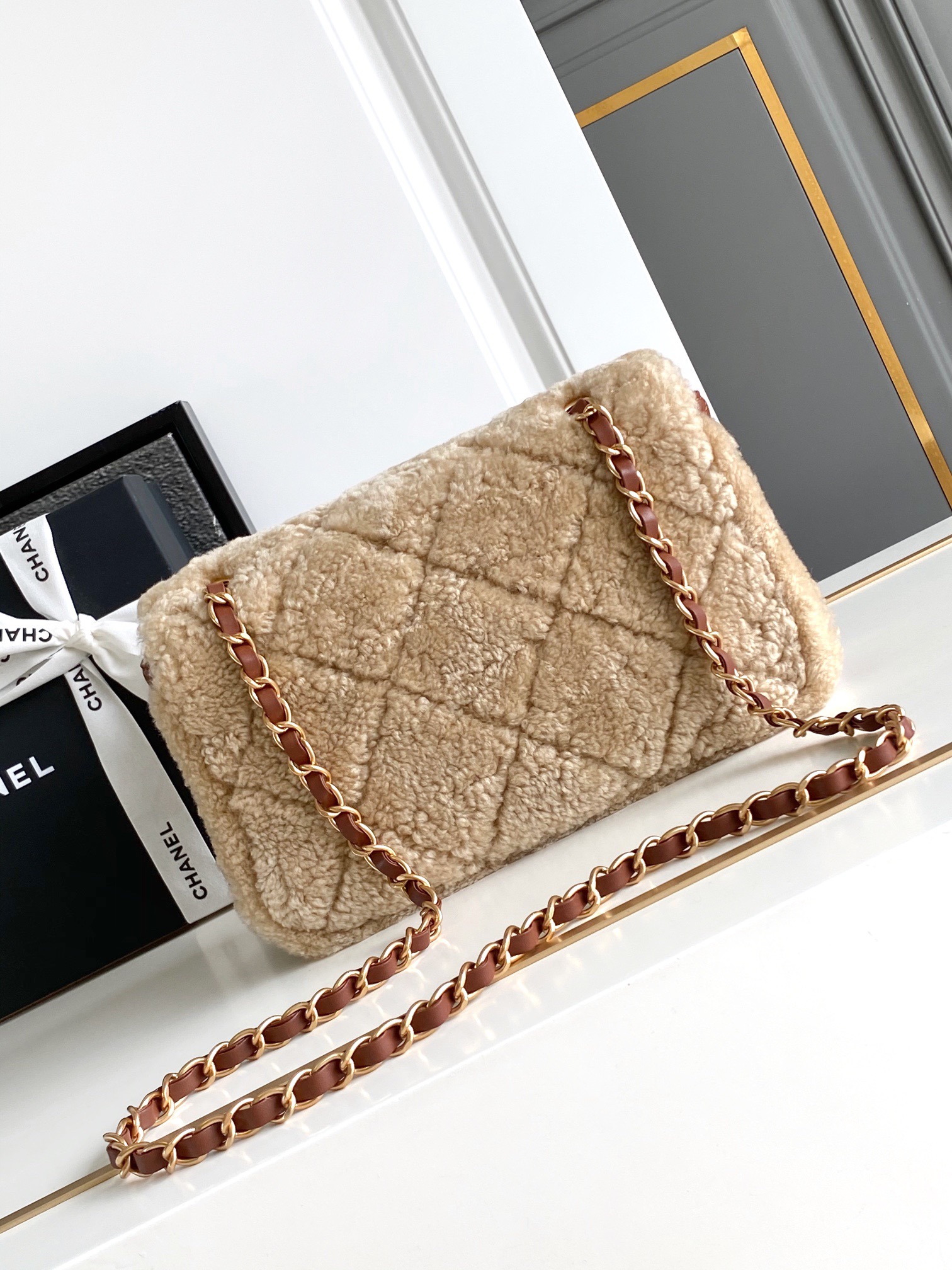 Ch*el 24k teddy cf 23.5*16*7.5cm 2024120401