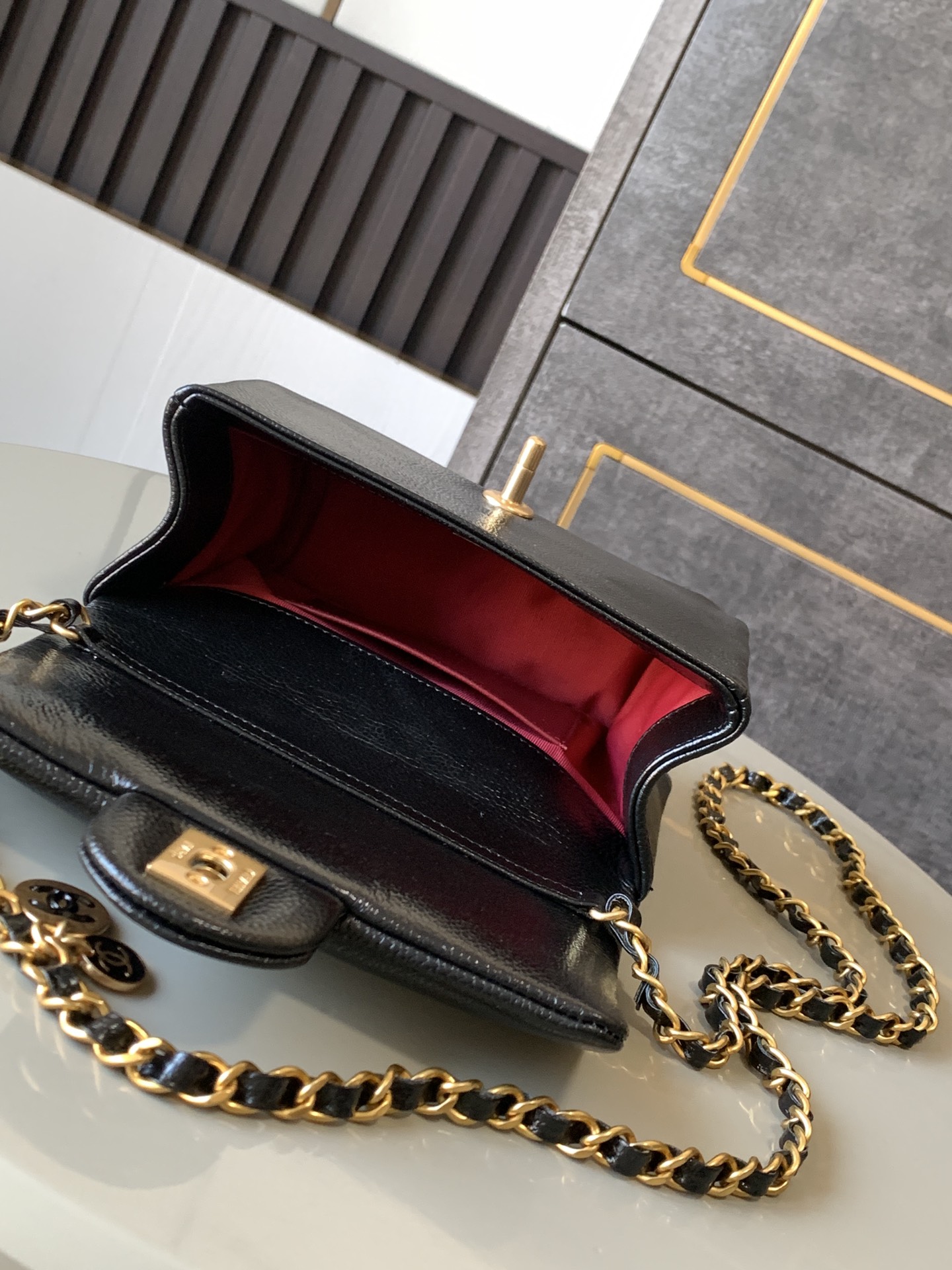 Ch*el mini grained shiny calfskin & gold-tone metal flap bag 17.5cm 2024120604