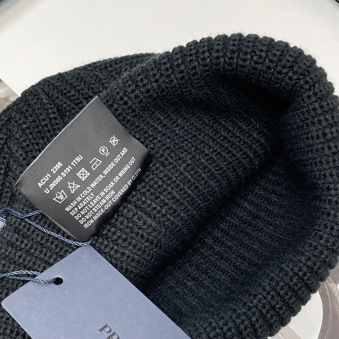 Pra*a beanie hat 2024121601