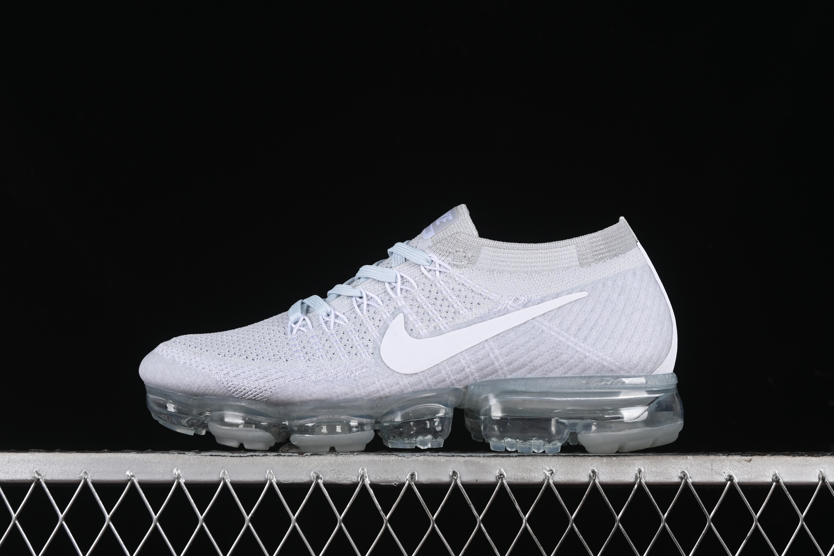 Nike Air VaporMax Triple White 849558-100