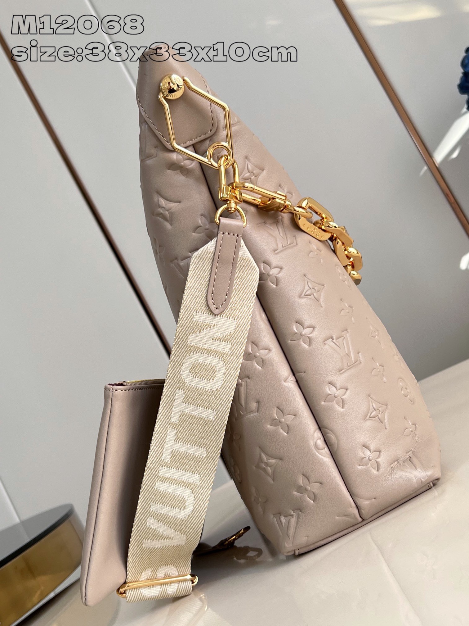 LV coussin hobo MM 38*33*10CM 2024122601