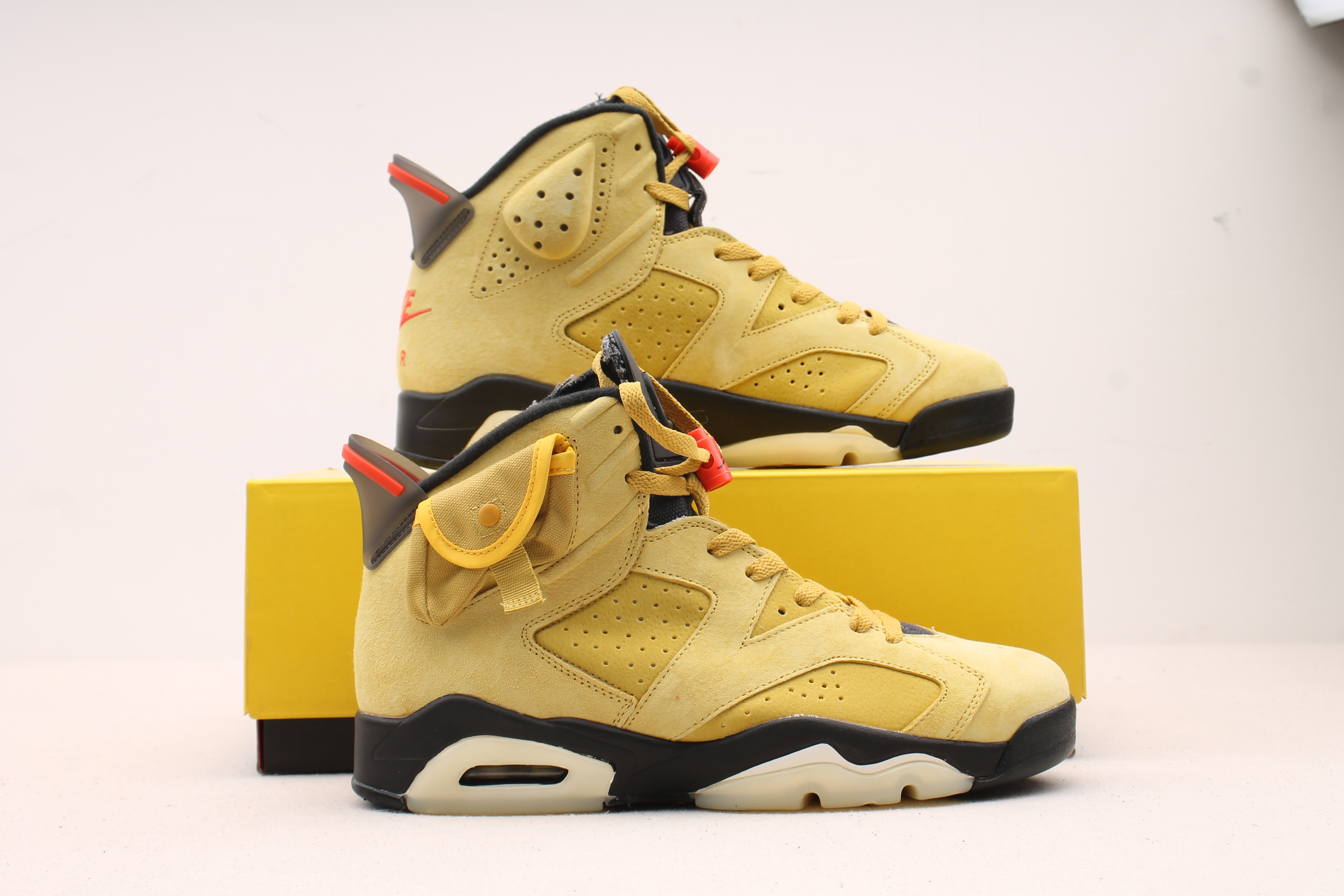 TRAVIS SCOTT X AIR JORDAN 6 CN1084-300