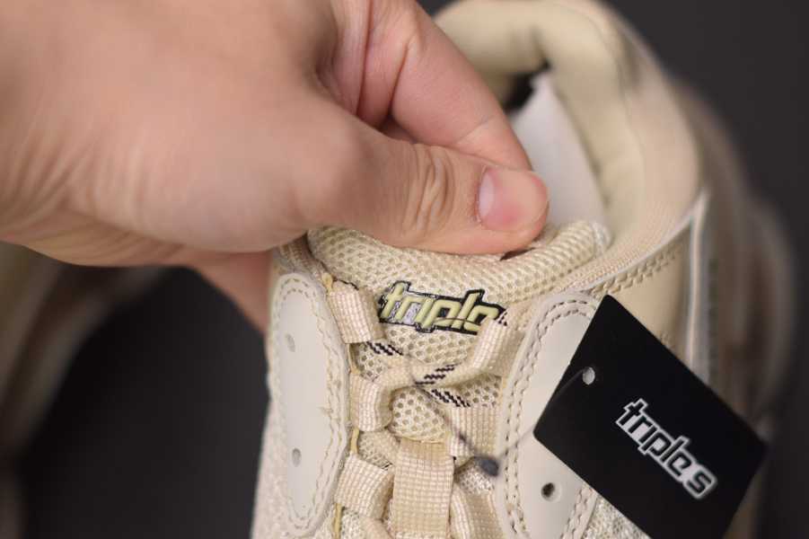 Balenclaga Triple S Sneaker White 541624W09O19005