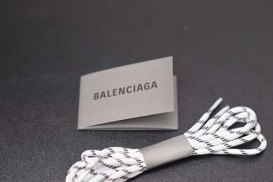 Balenclaga Triple S Sneaker White 541624W09O19005