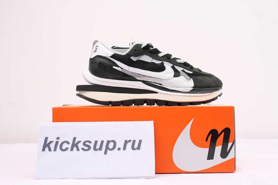Nike Vaporwaffle sacai Black White CV1363-001