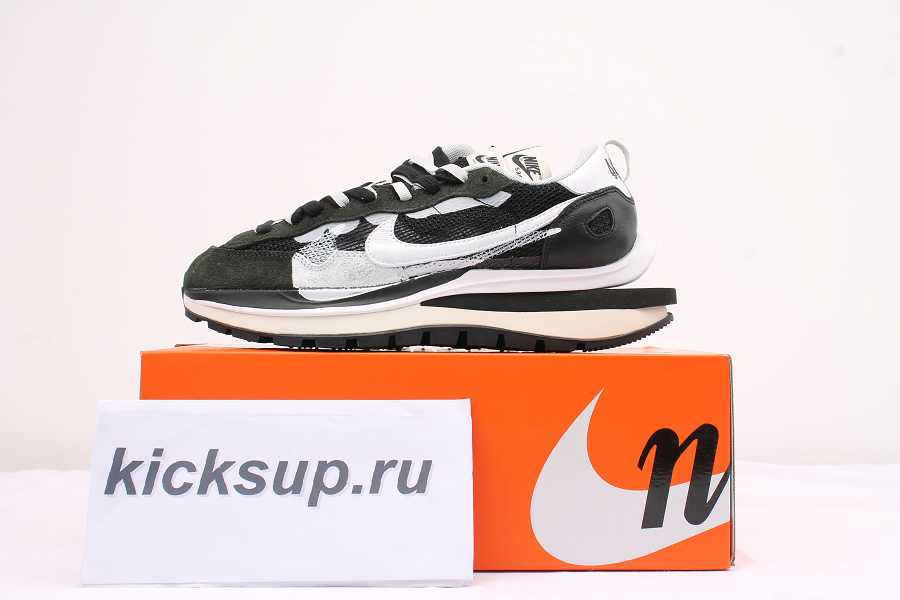 Nike Vaporwaffle sacai Black White CV1363-001