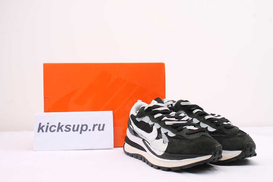Nike Vaporwaffle sacai Black White CV1363-001