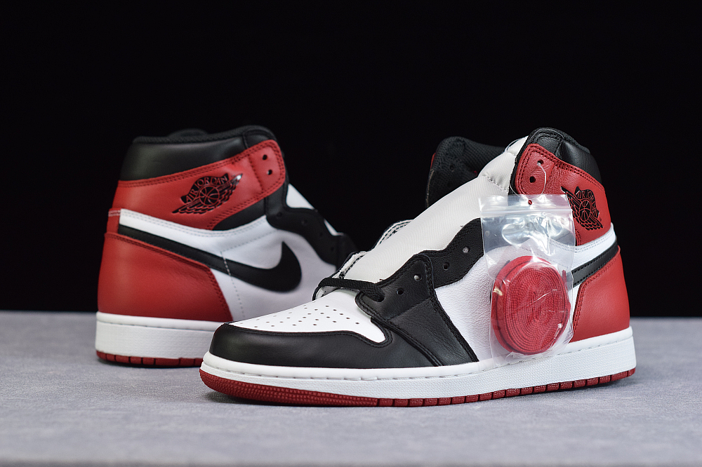 Jordan 1 Retro Black Toe 555088-125